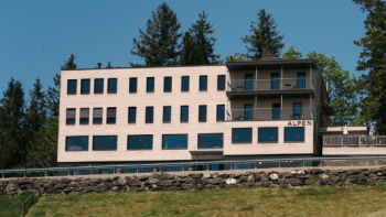 Alpenhof – Restaurant, Hotel & Bibliothek