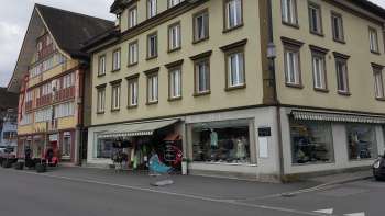 Schlitten-|vermietung Schuhe + Sport am Landsgemeindeplatz